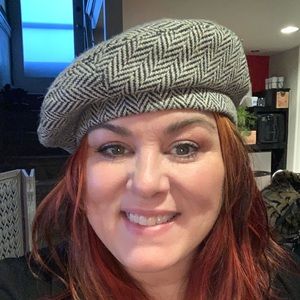 Exhilaration beret black white (so it looks gray)